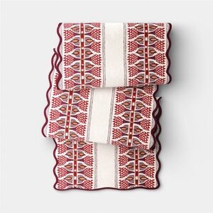 THRESHOLD NWT 100% cotton floral scallop edge table runner -72x14